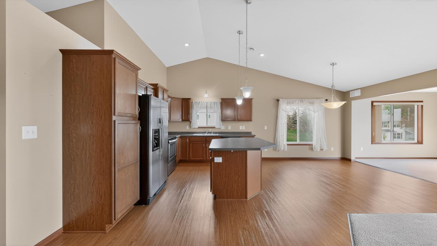 2528 Hawk Ridge Court Southeast Rochester, MN 55904 - Photo 2 of 40