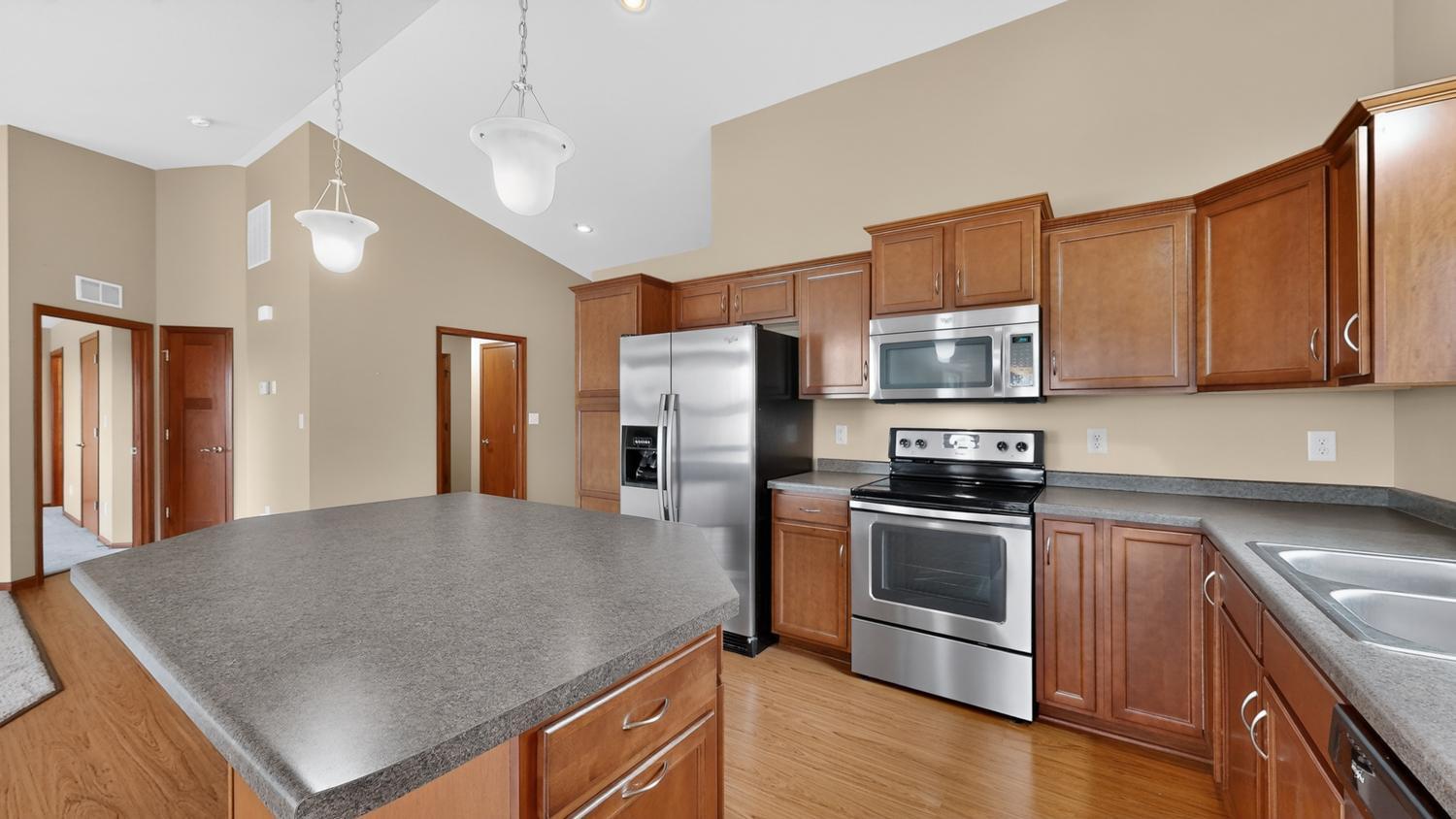 2528 Hawk Ridge Court Southeast Rochester, MN 55904 - Photo 5 of 40