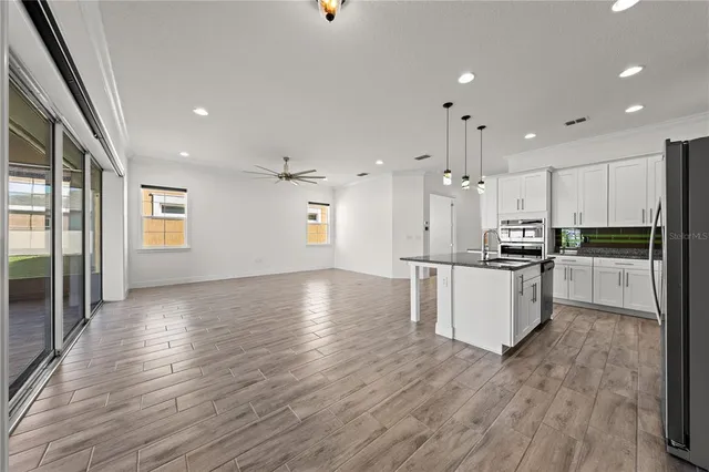 a view of empty room with ceiling fan