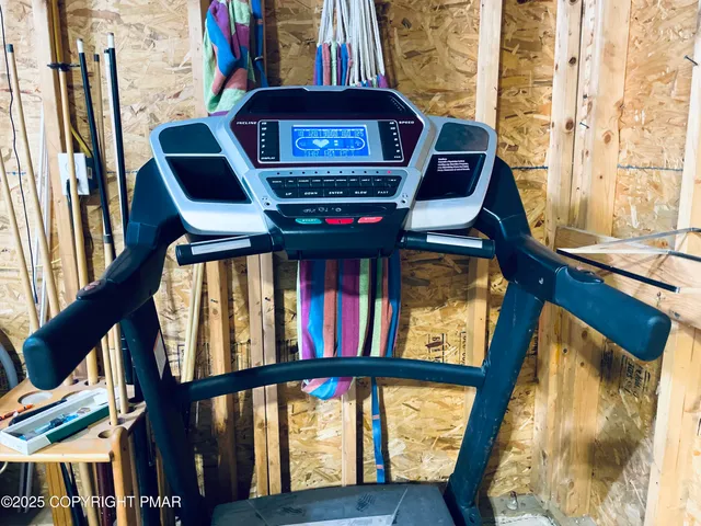 $2,600 | 157 Main Street, Gouldsboro, PA 18424