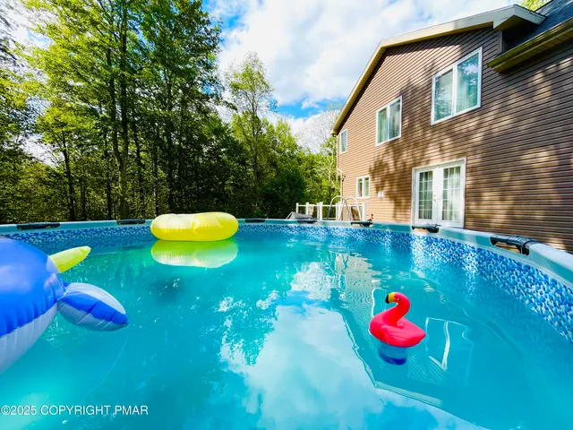 $2,600 | 157 Main Street, Gouldsboro, PA 18424