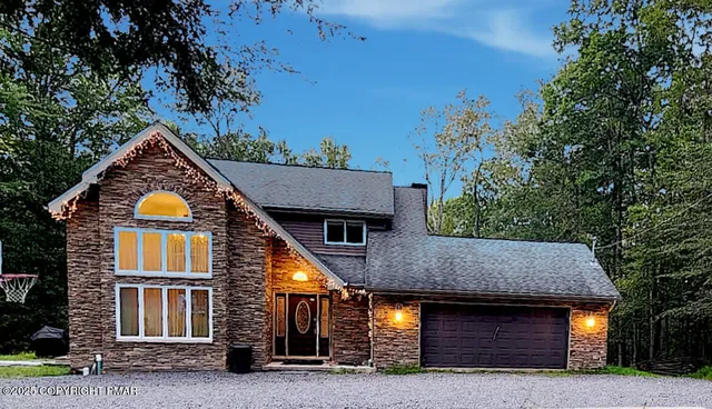 $2,600 | 157 Main Street, Gouldsboro, PA 18424