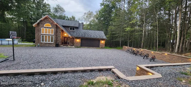 $2,600 | 157 Main Street, Gouldsboro, PA 18424