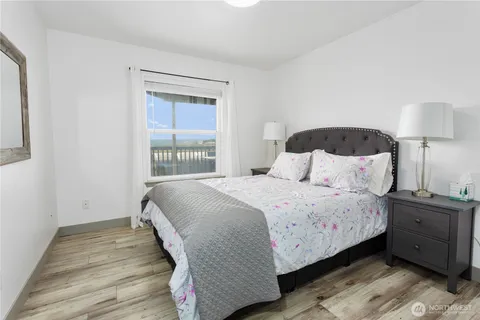 $895,000 | 26987 Highway 20, Oak Harbor, WA 98277