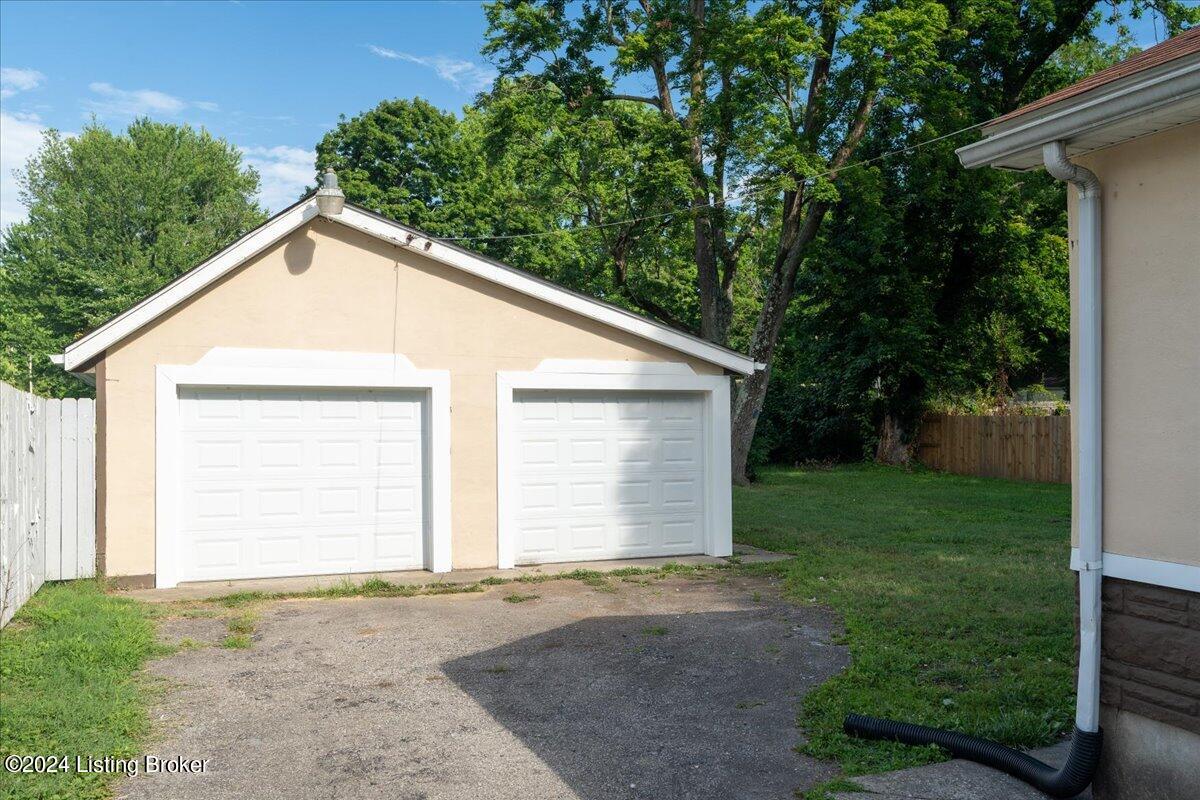 6672 Rutledge Road Louisville, KY 40258 - Photo 3 of 24 20-FullRes-20
