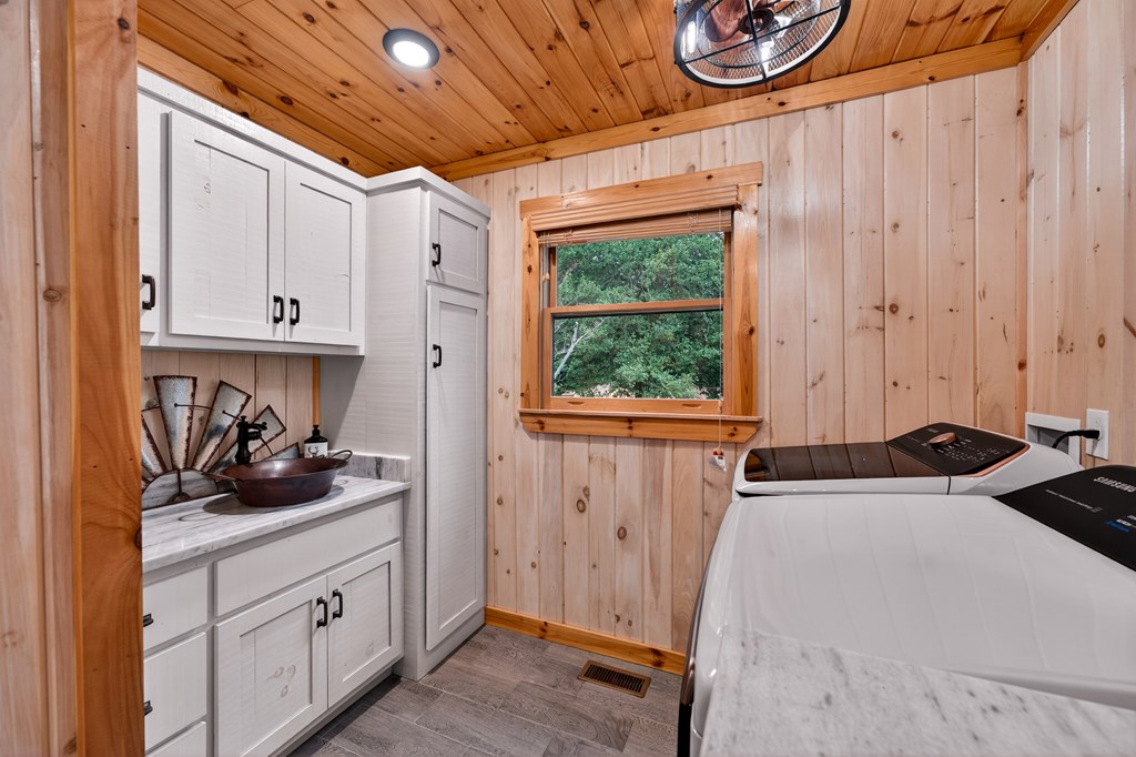 24 Earnest Alta Circle Blue Ridge, GA 30513 - Photo 18 of 38 mud room