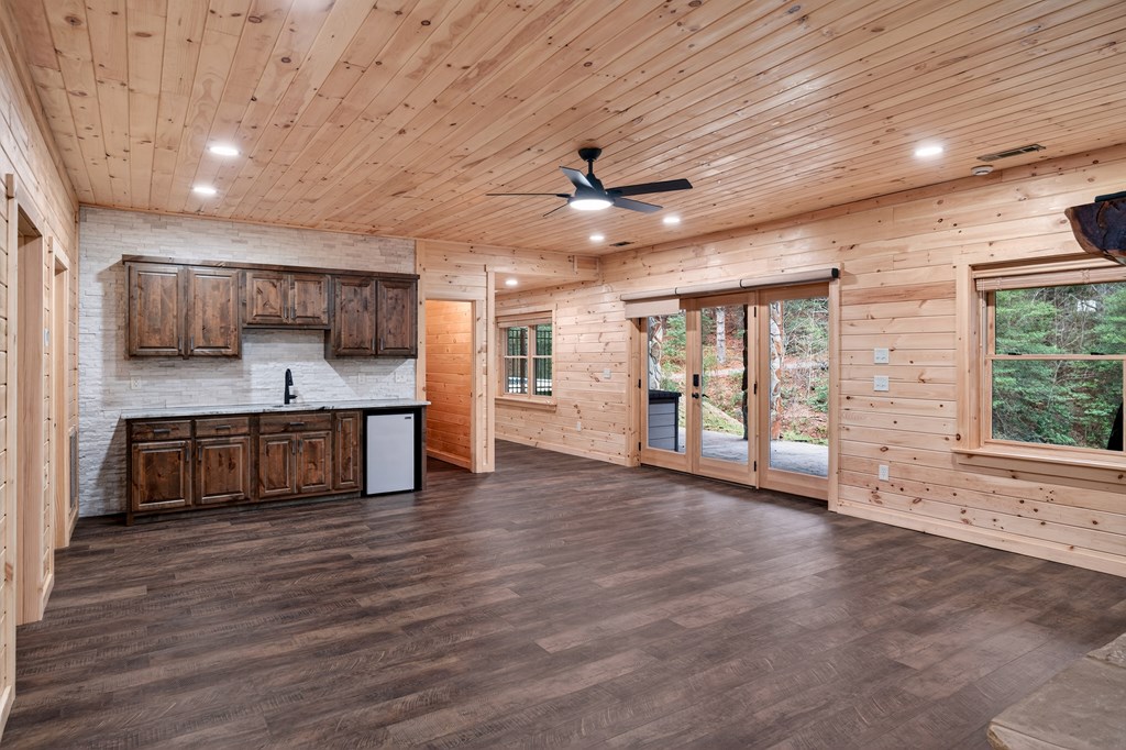 24 Earnest Alta Circle Blue Ridge, GA 30513 - Photo 19 of 38 Newly remodeled basement with wetbar