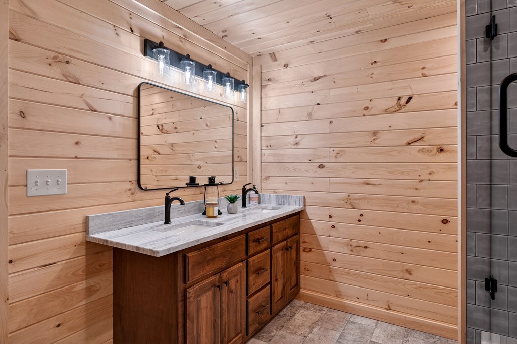 24 Earnest Alta Circle Blue Ridge, GA 30513 - Photo 23 of 38 Downstairs bath