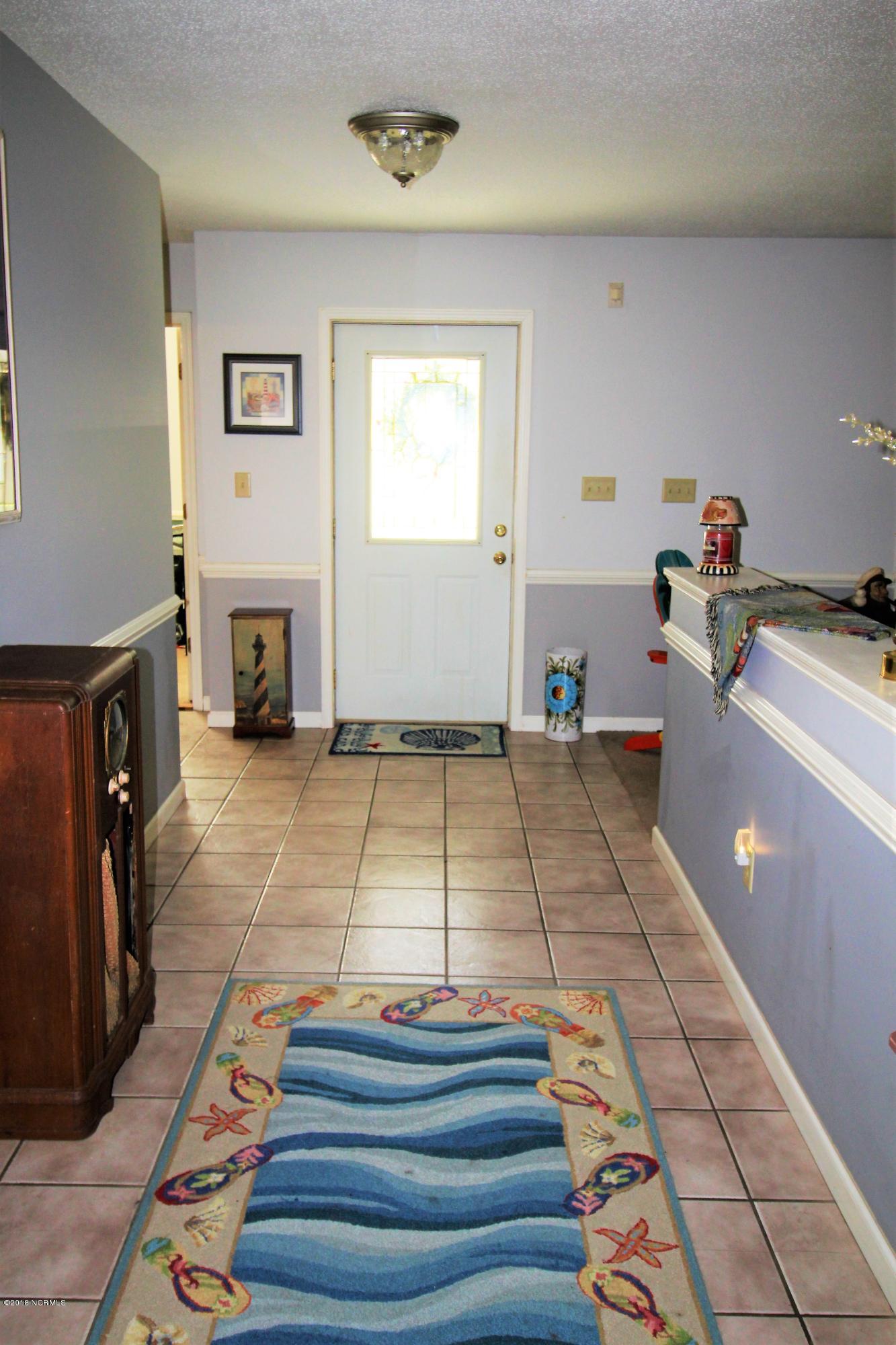 505 Stately Pines Road New Bern, NC 28560 - Photo 5 of 36 Foyer