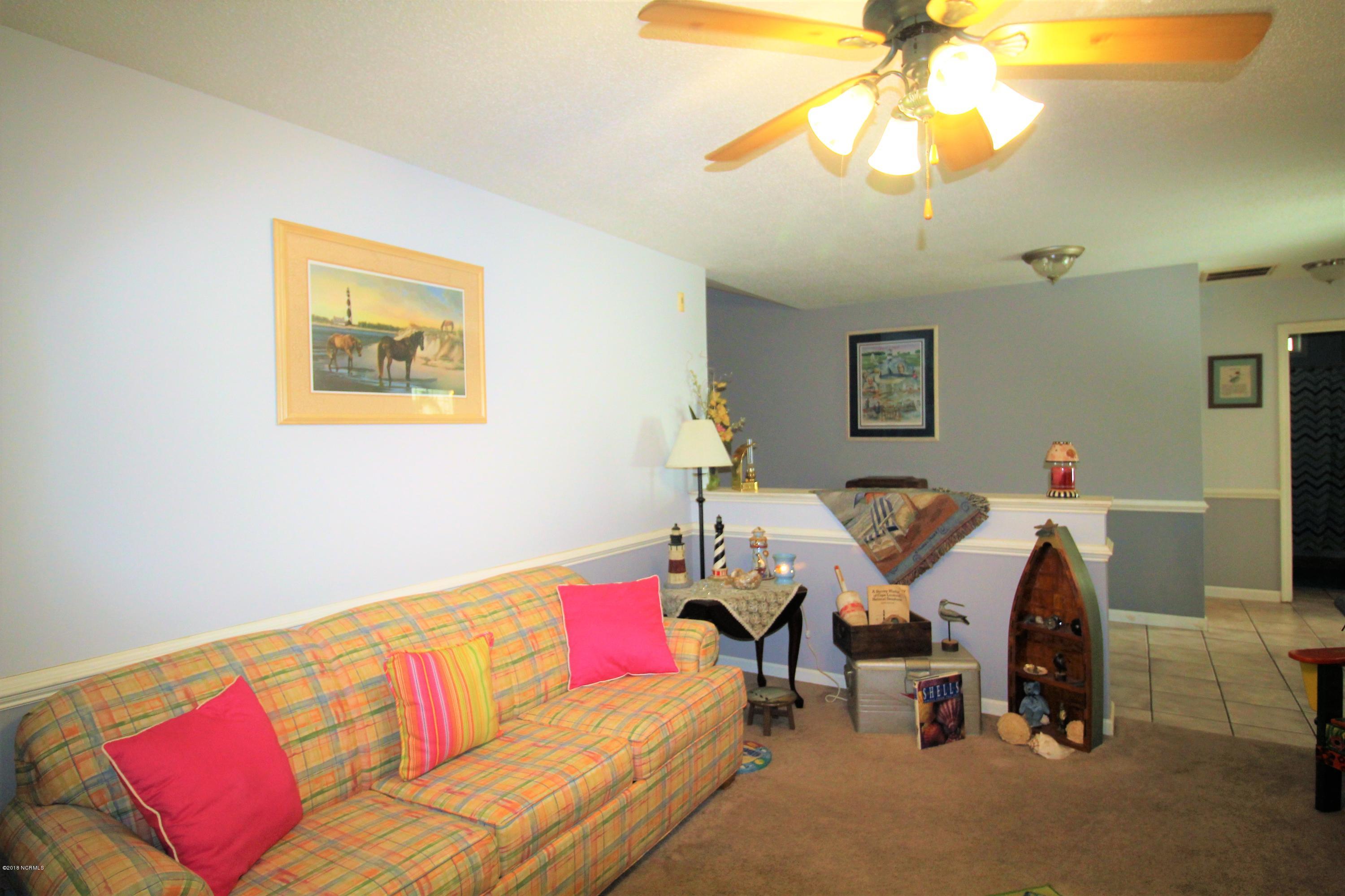 505 Stately Pines Road New Bern, NC 28560 - Photo 8 of 36 Living Room