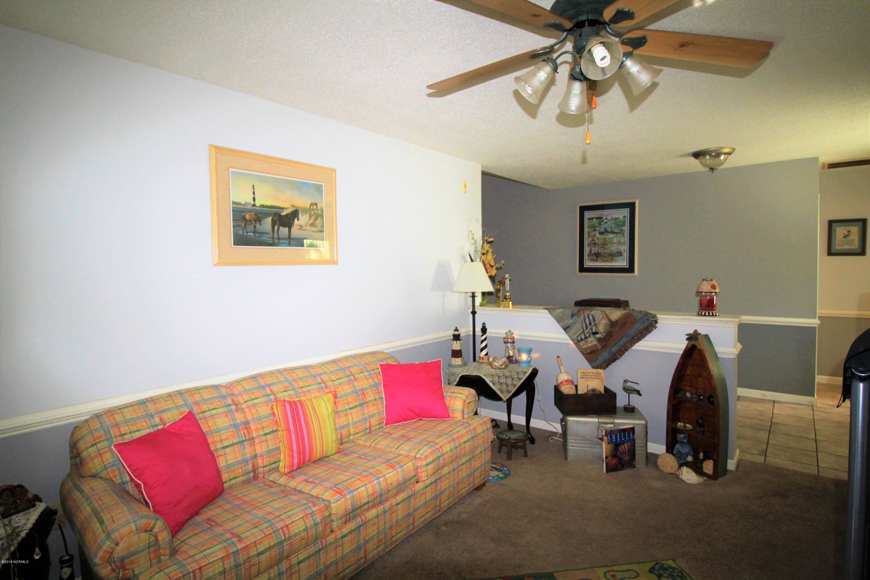 505 Stately Pines Road New Bern, NC 28560 - Photo 9 of 36 Living Room