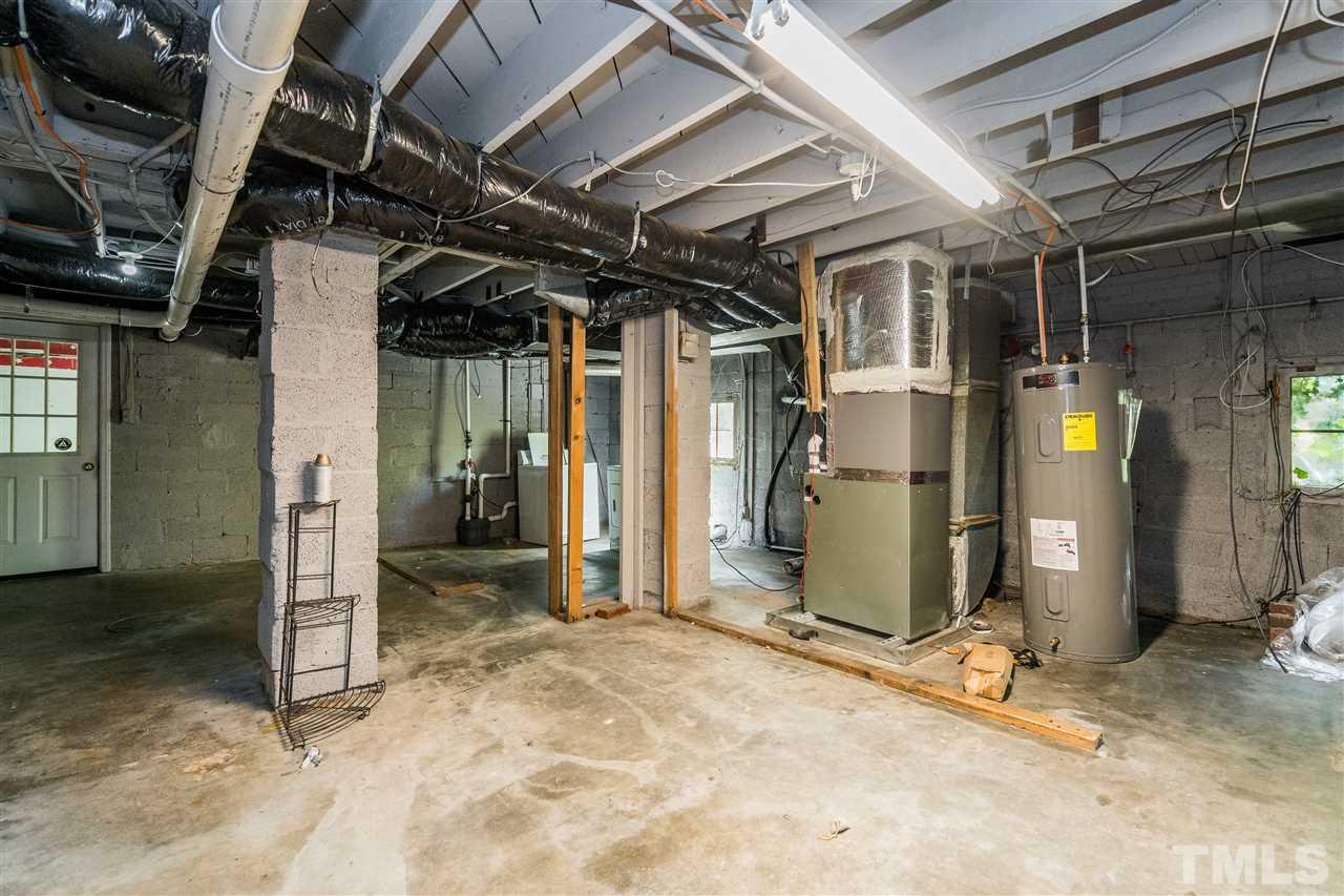 2254 The Circle Raleigh, NC 27608 - Photo 21 of 22 a view of a garage