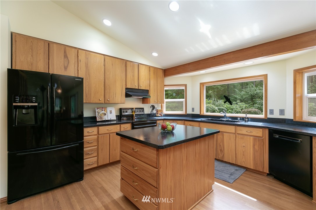 5096 Southwest Old Clifton Road Port Orchard, WA 98367 - Photo 11 of 21 Gallery Image 11