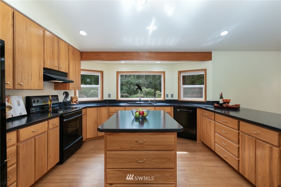 5096 Southwest Old Clifton Road Port Orchard, WA 98367 - Photo 12 of 21 Gallery Image 12