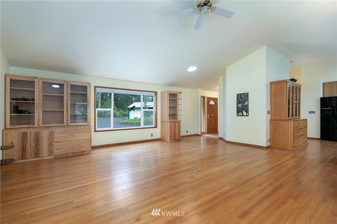 5096 Southwest Old Clifton Road Port Orchard, WA 98367 - Photo 6 of 21 Gallery Image 6