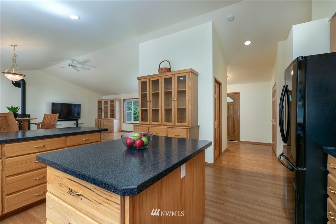 5096 Southwest Old Clifton Road Port Orchard, WA 98367 - Photo 10 of 21 Gallery Image 10