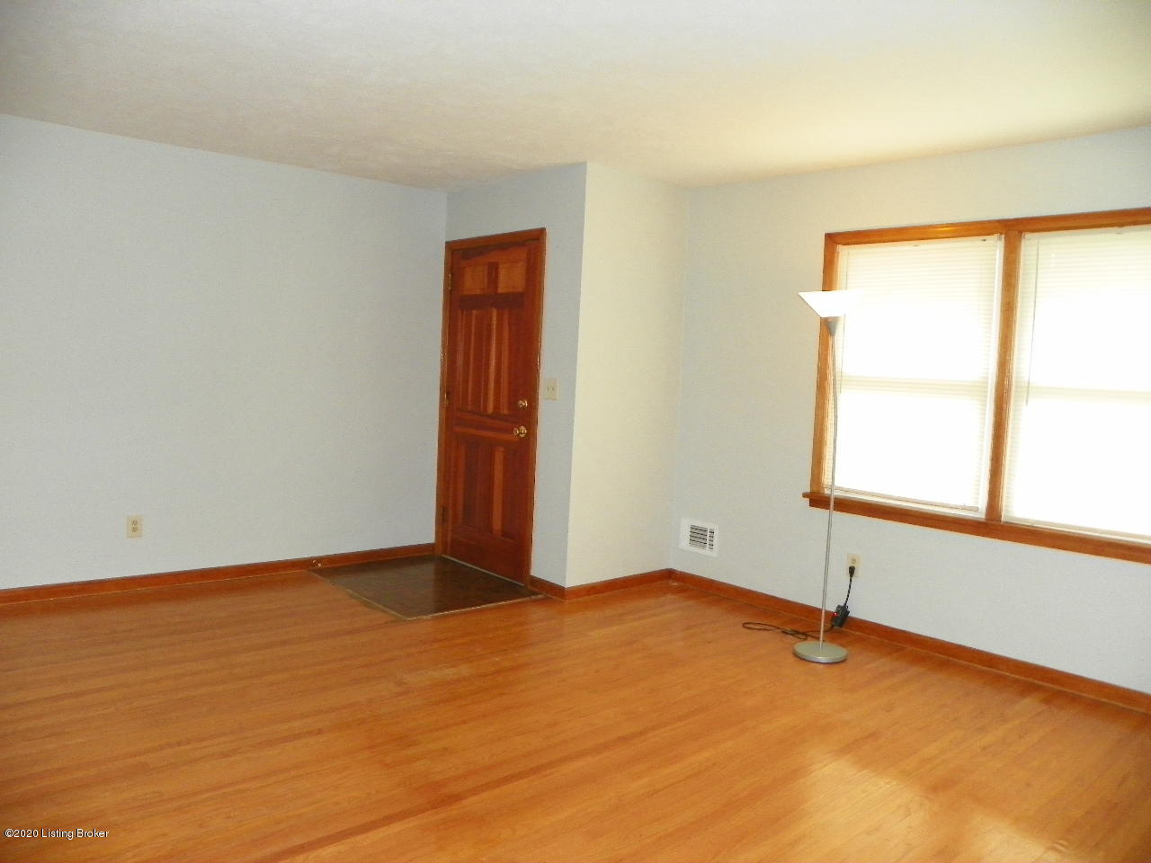 1045 Runell Road Louisville, KY 40214 - Photo 2 of 21 000_0055