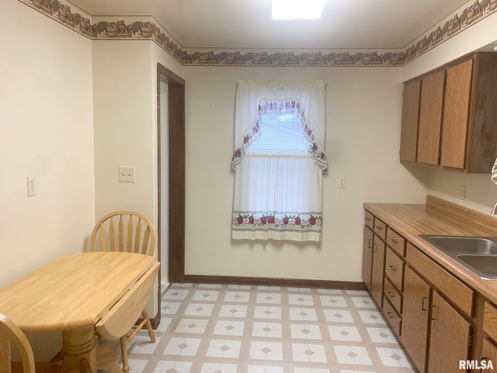 2245 Grandview Avenue Springfield, IL 62702 - Photo 6 of 23
