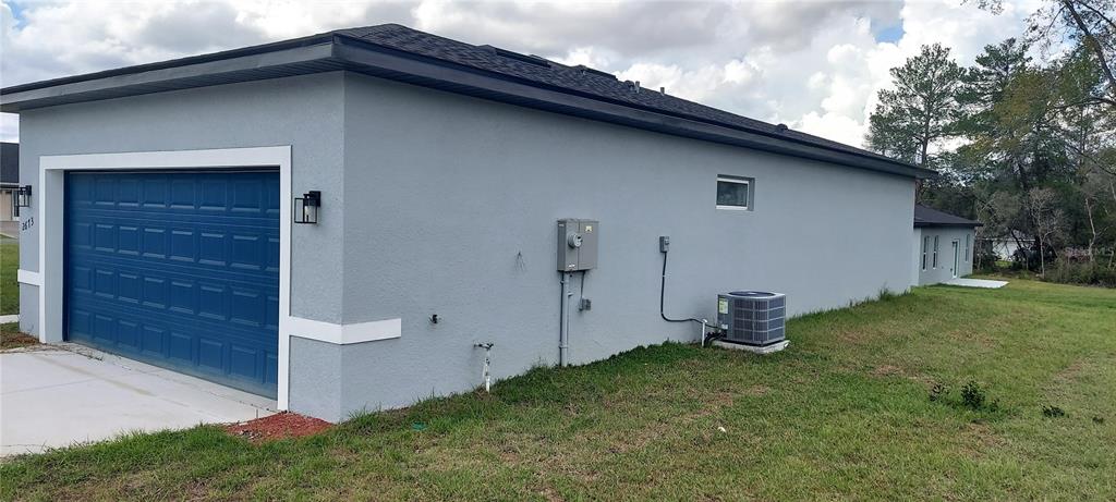 2673 Southwest 156th Place Ocala, FL 34473 - Photo 3 of 14 a backyard of a house