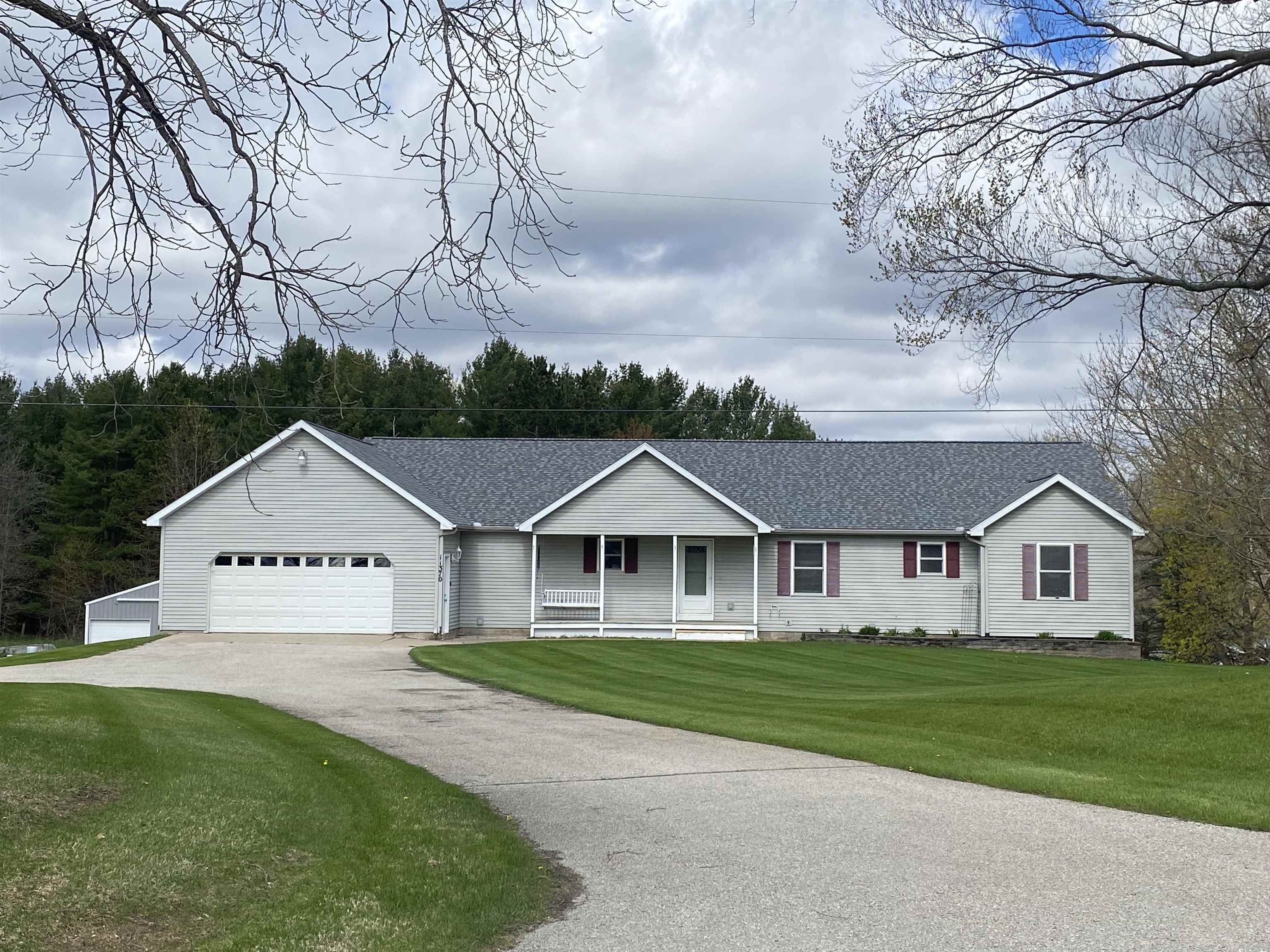 11370 South Bright Road Maple City, MI 49664 - Photo 5 of 39 Gallery Image 5