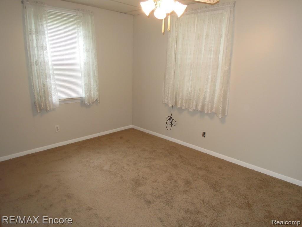 1470 Merry Road Waterford, MI 48328 - Photo 27 of 63 DSCN9143.jpg