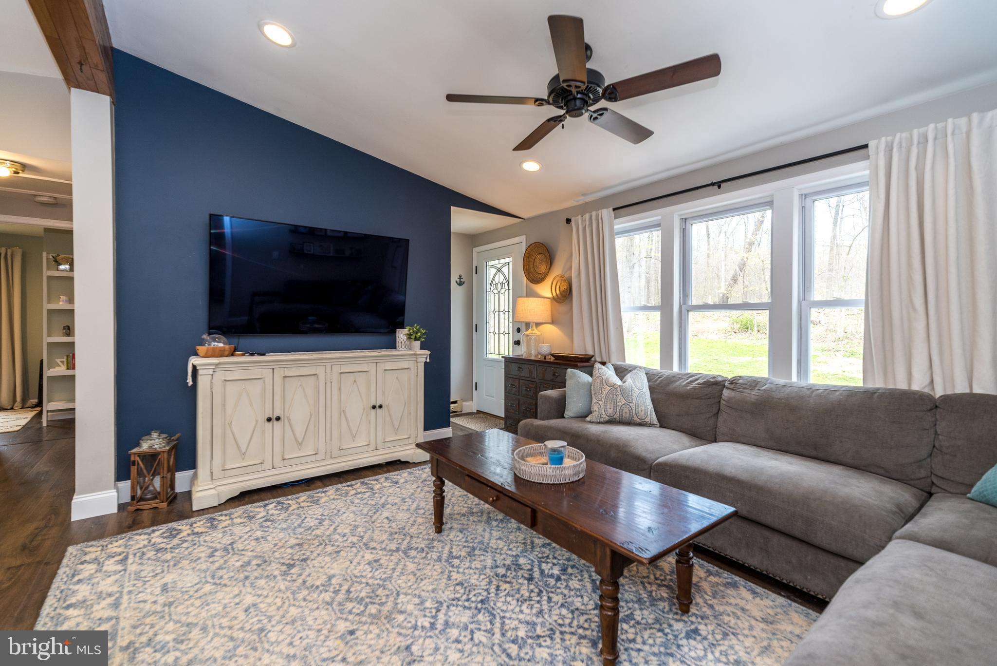 568 Kulp Road Perkiomenville, PA 18074 - Photo 11 of 34 Living room