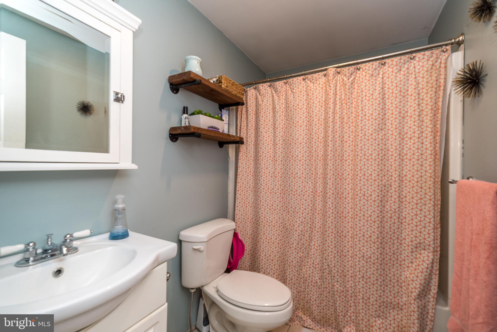 568 Kulp Road Perkiomenville, PA 18074 - Photo 22 of 34 Hall bathroom
