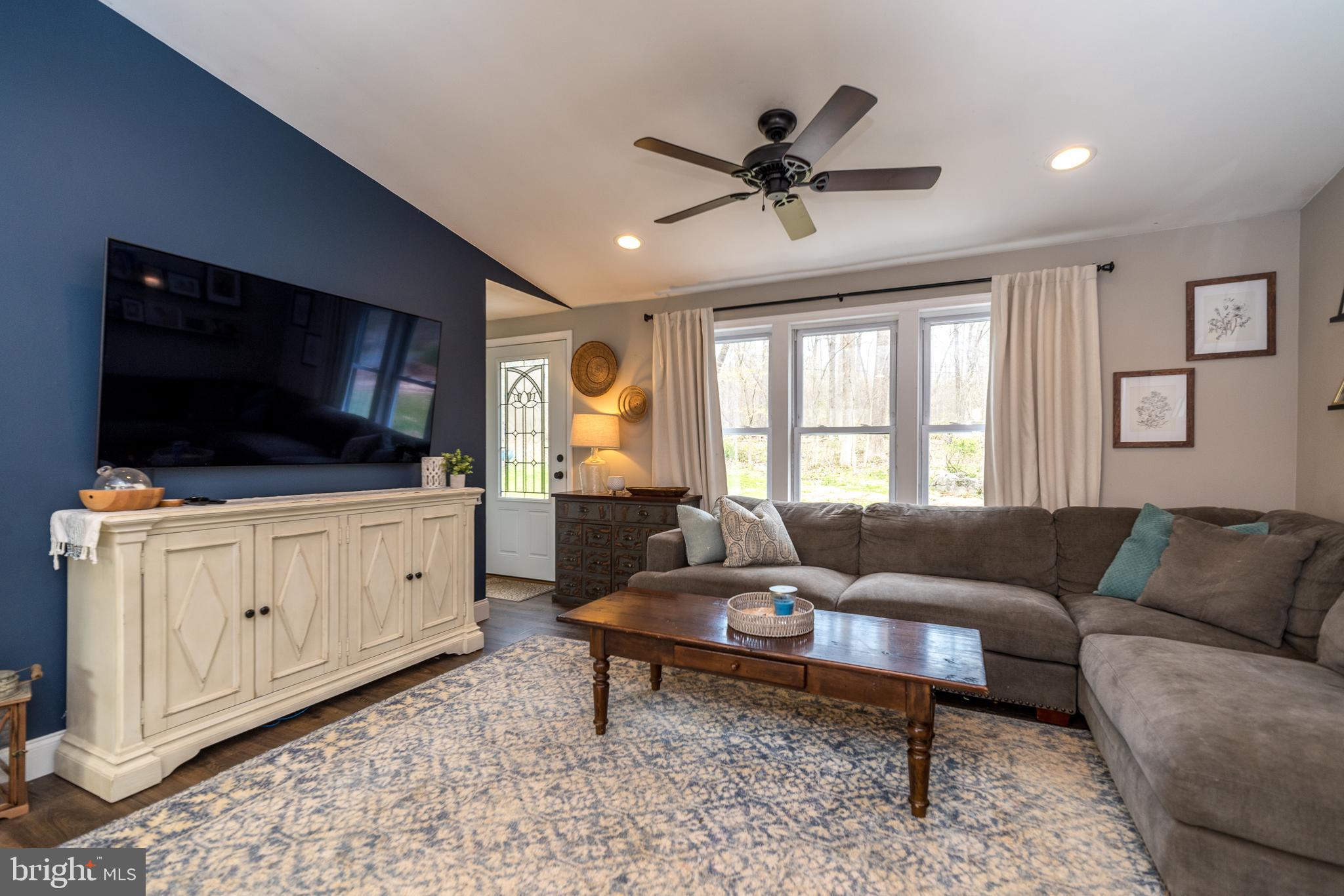 568 Kulp Road Perkiomenville, PA 18074 - Photo 9 of 34 Living room