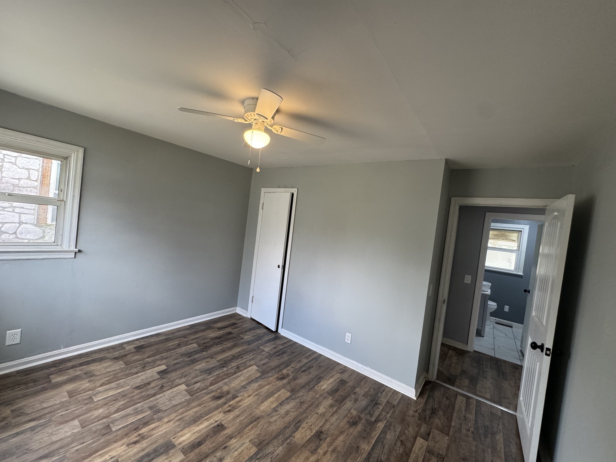 402 East Locust Street Princeton, KY 42445 - Photo 20 of 32 wooden floor in an empty room with a window