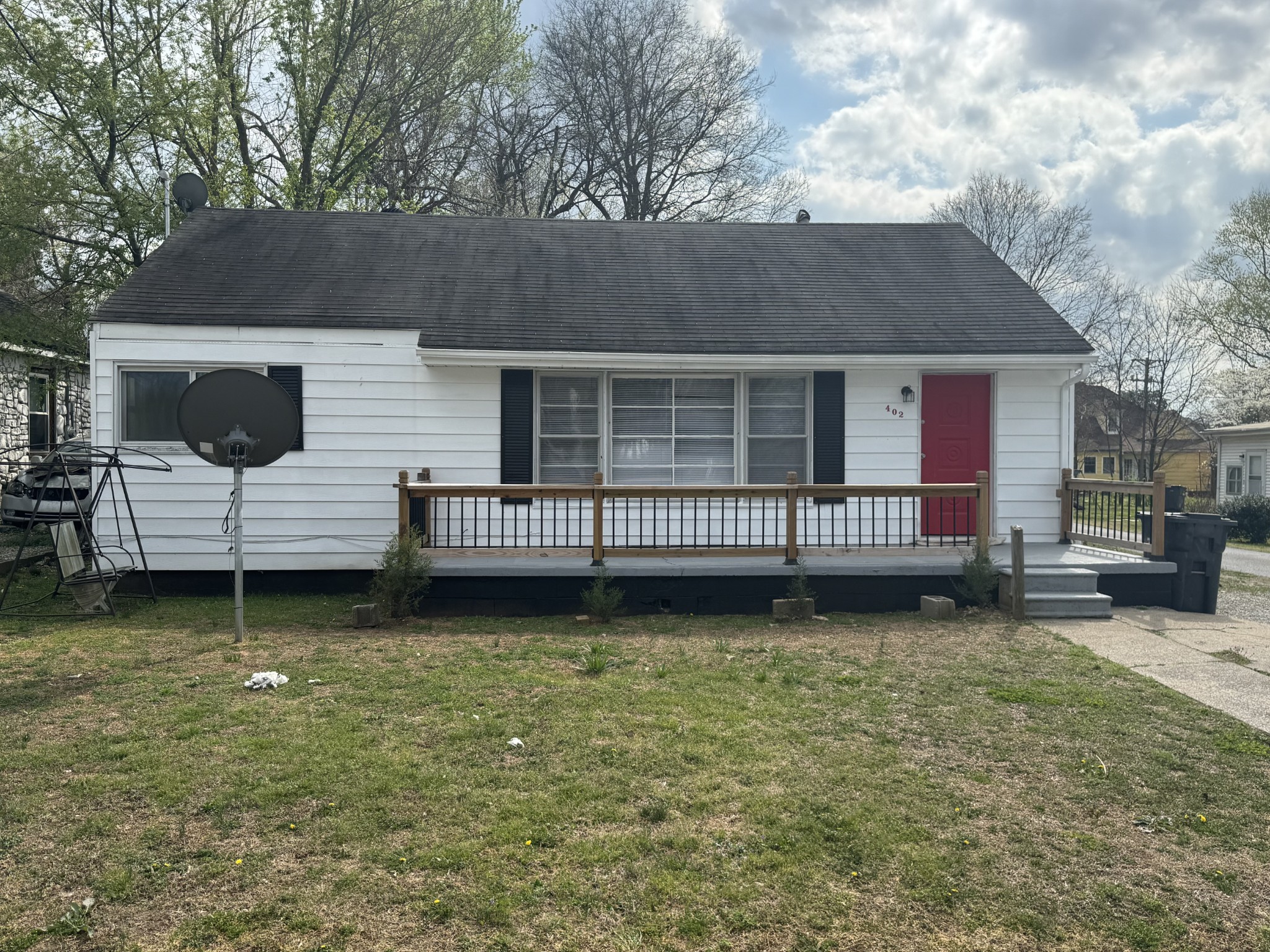 402 East Locust Street Princeton, KY 42445 - Photo 2 of 32 a view of a house with a yard