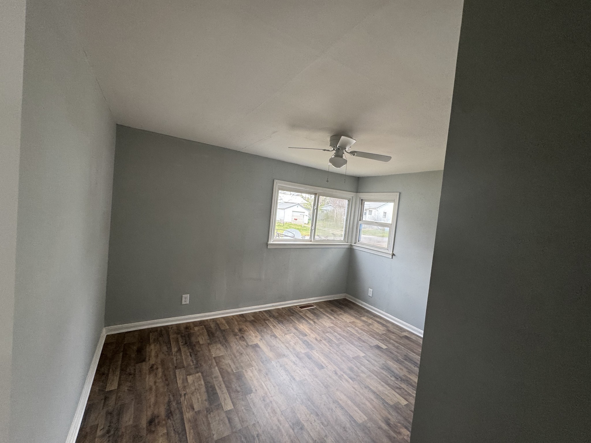 402 East Locust Street Princeton, KY 42445 - Photo 21 of 32 wooden floor in an empty room with a window