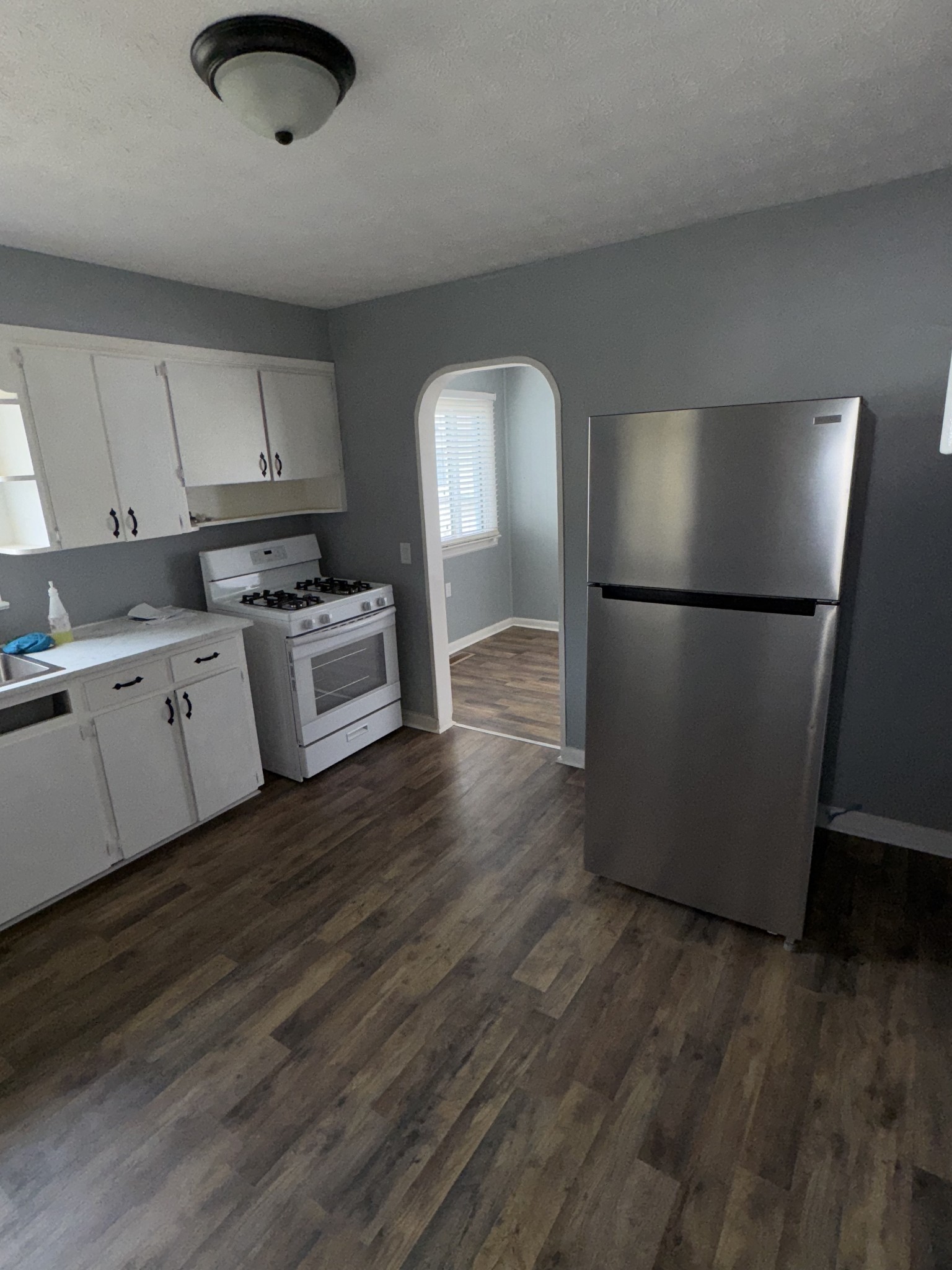 402 East Locust Street Princeton, KY 42445 - Photo 30 of 32 a kitchen with refrigerator and microwave