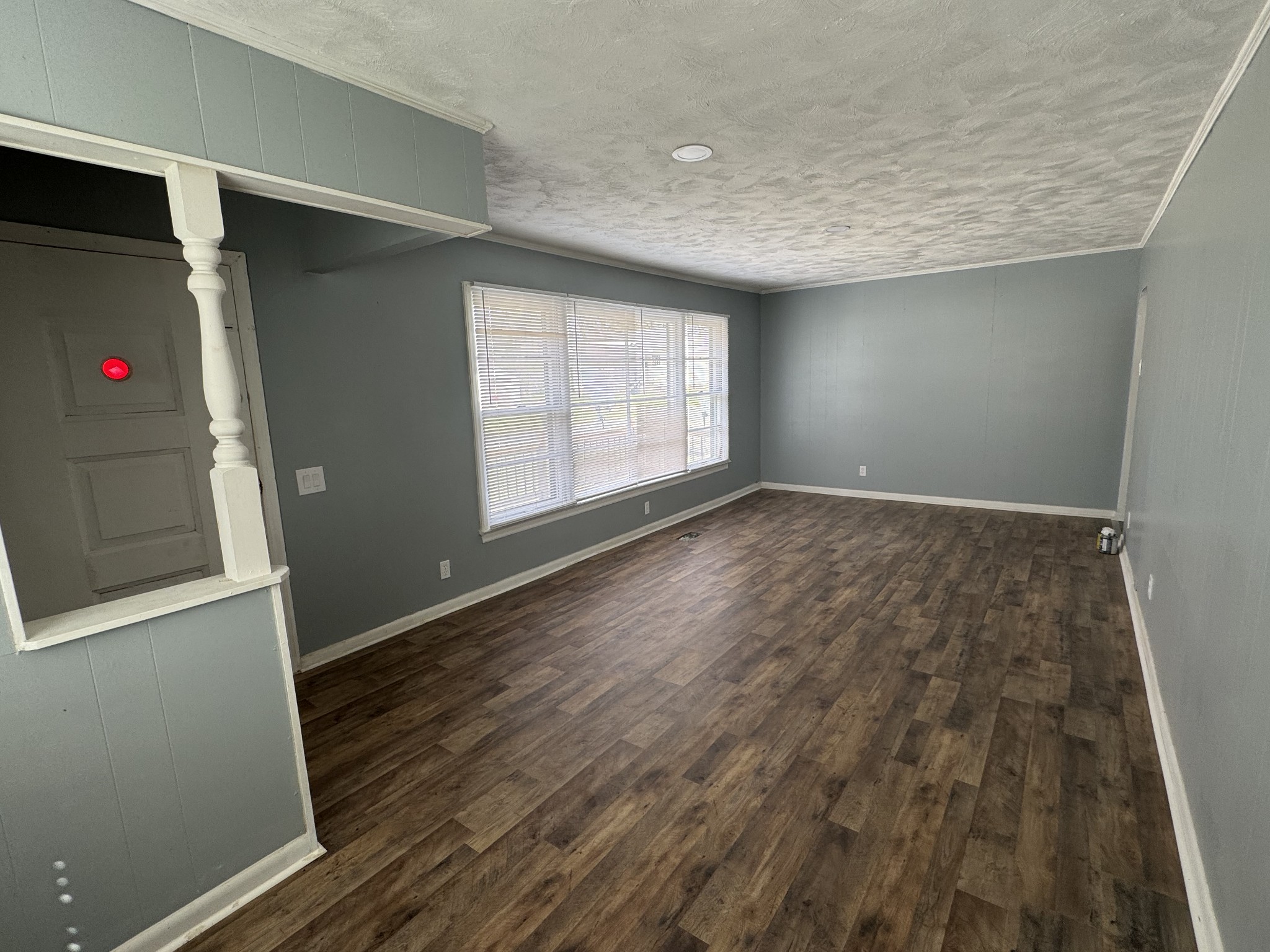 402 East Locust Street Princeton, KY 42445 - Photo 4 of 32 an empty room with wooden floor and windows