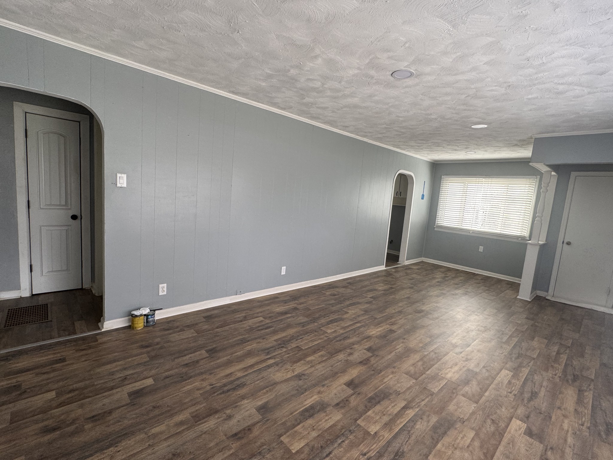 402 East Locust Street Princeton, KY 42445 - Photo 6 of 32 an empty room with wooden floor and windows