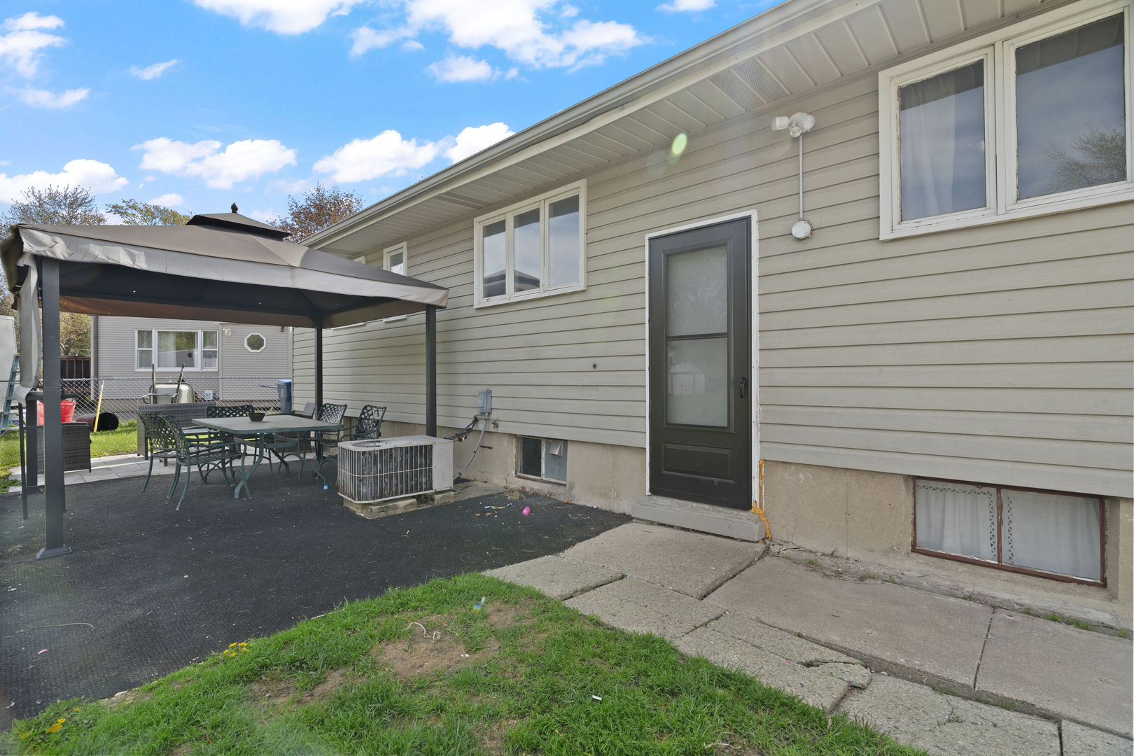 2832 Osage Circle Waukegan, IL 60087 - Photo 18 of 21 a view of a patio with table and chairs and potted plants