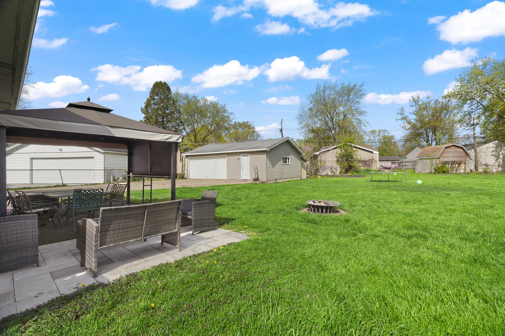 2832 Osage Circle Waukegan, IL 60087 - Photo 19 of 21 a front view of house with yard