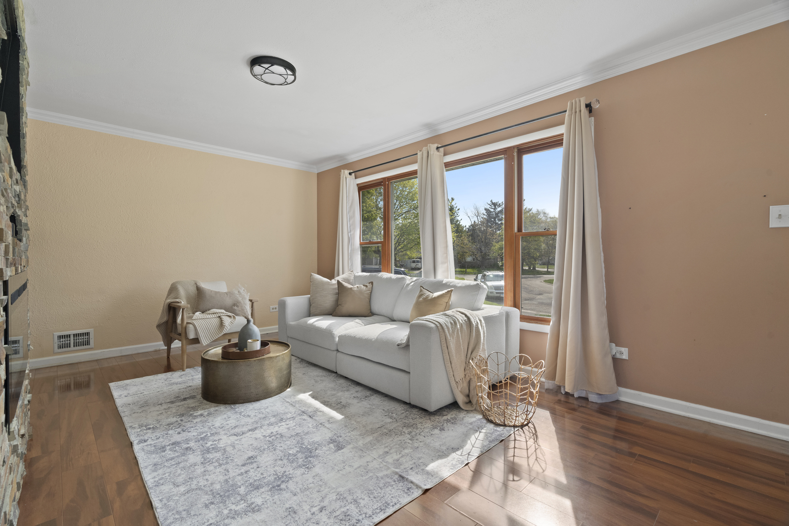 2832 Osage Circle Waukegan, IL 60087 - Photo 5 of 21 a living room with furniture and a window