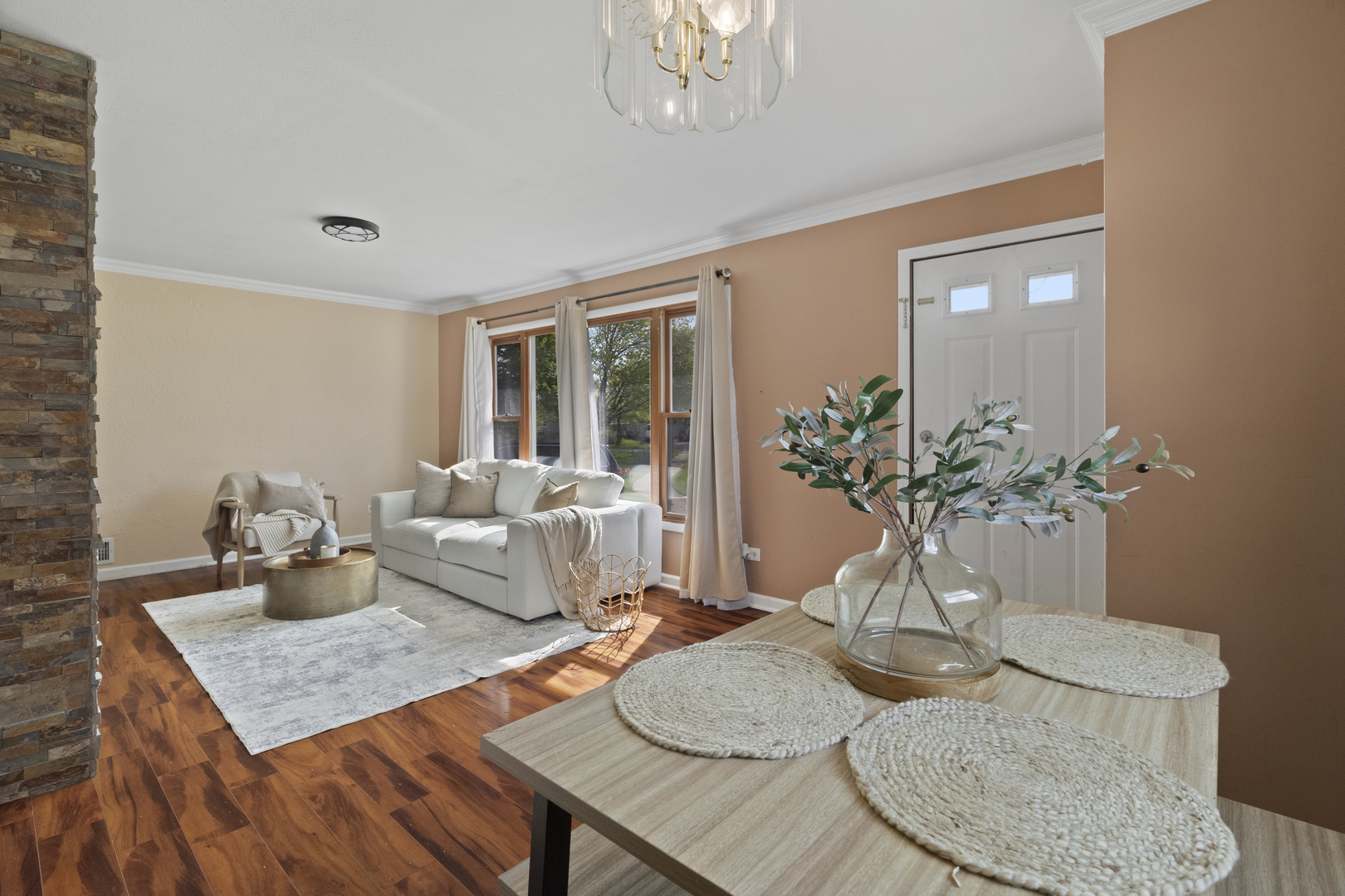 2832 Osage Circle Waukegan, IL 60087 - Photo 9 of 21 a living room with furniture flowerpot and wooden floor