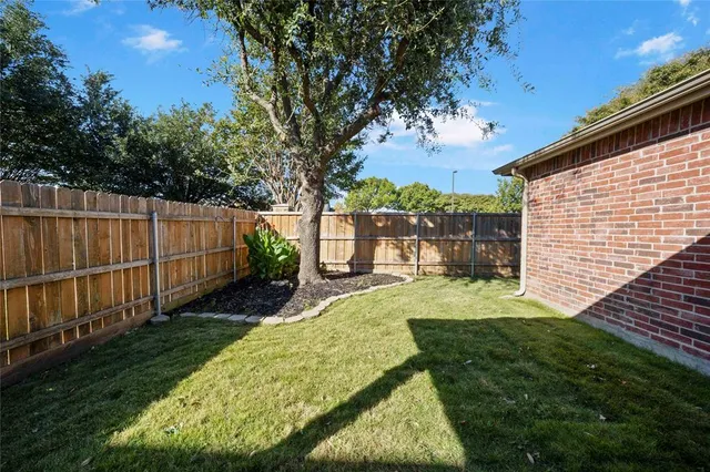 a view of a backyard with pathway