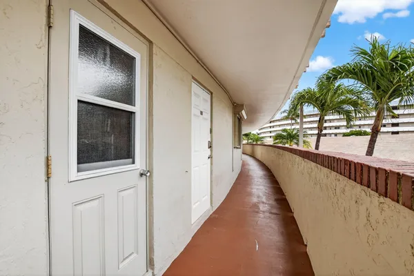 $2,900 | 1319 East Hillsboro Boulevard, Unit 208, Deerfield Beach, FL 33441