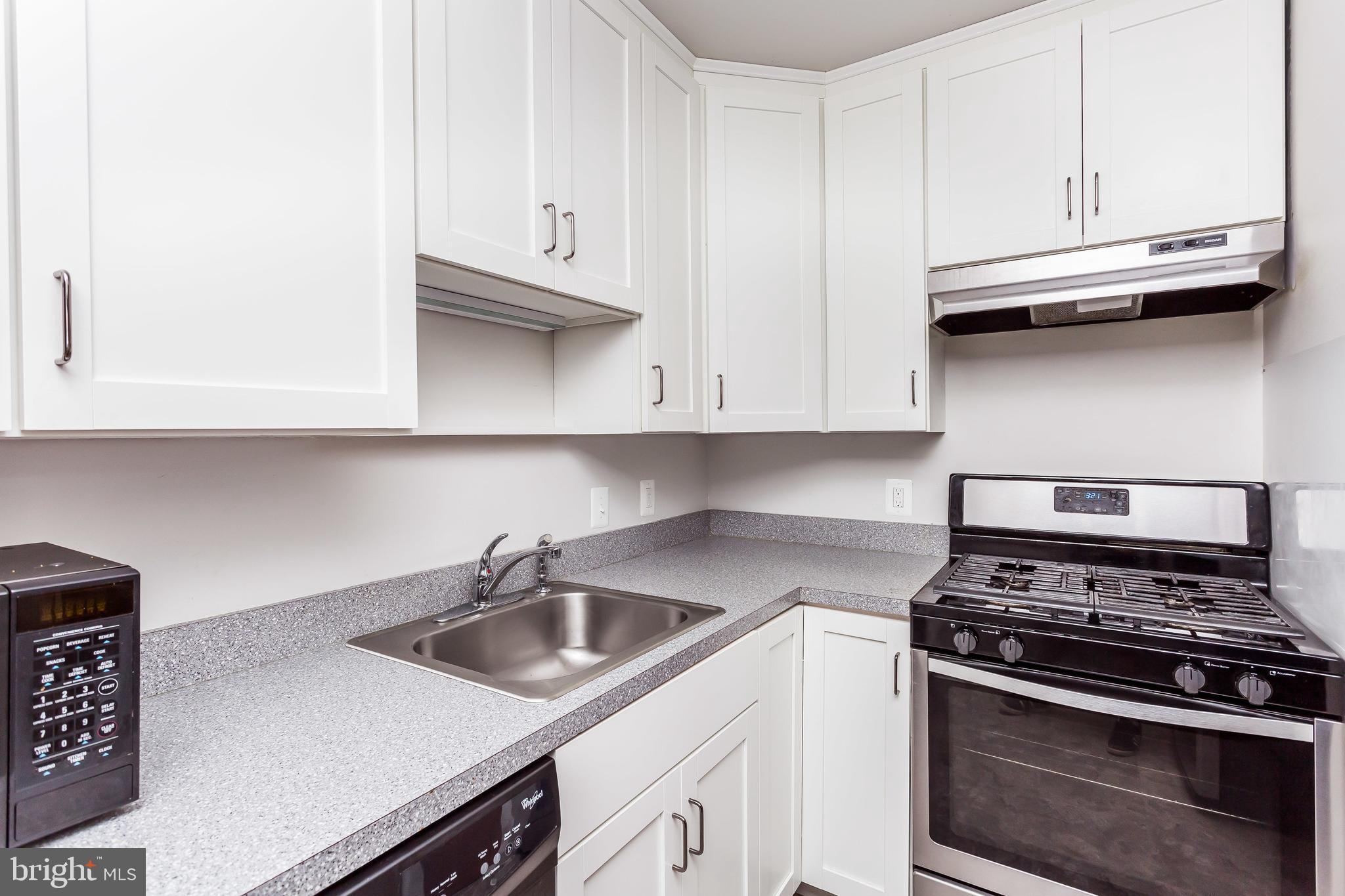 505 Epsom Road, Unit 2B Towson, MD 21286 - Photo 14 of 28 KITCHEN