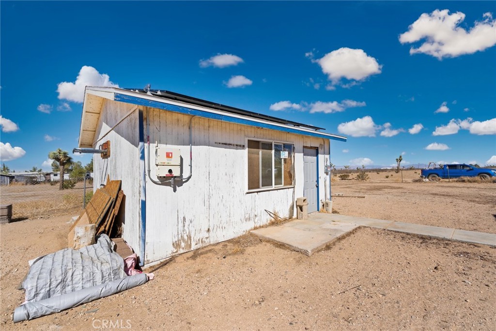 11772-11772 Middleton Road Phelan, CA 92371 - Photo 36 of 40 a view of a house with a patio