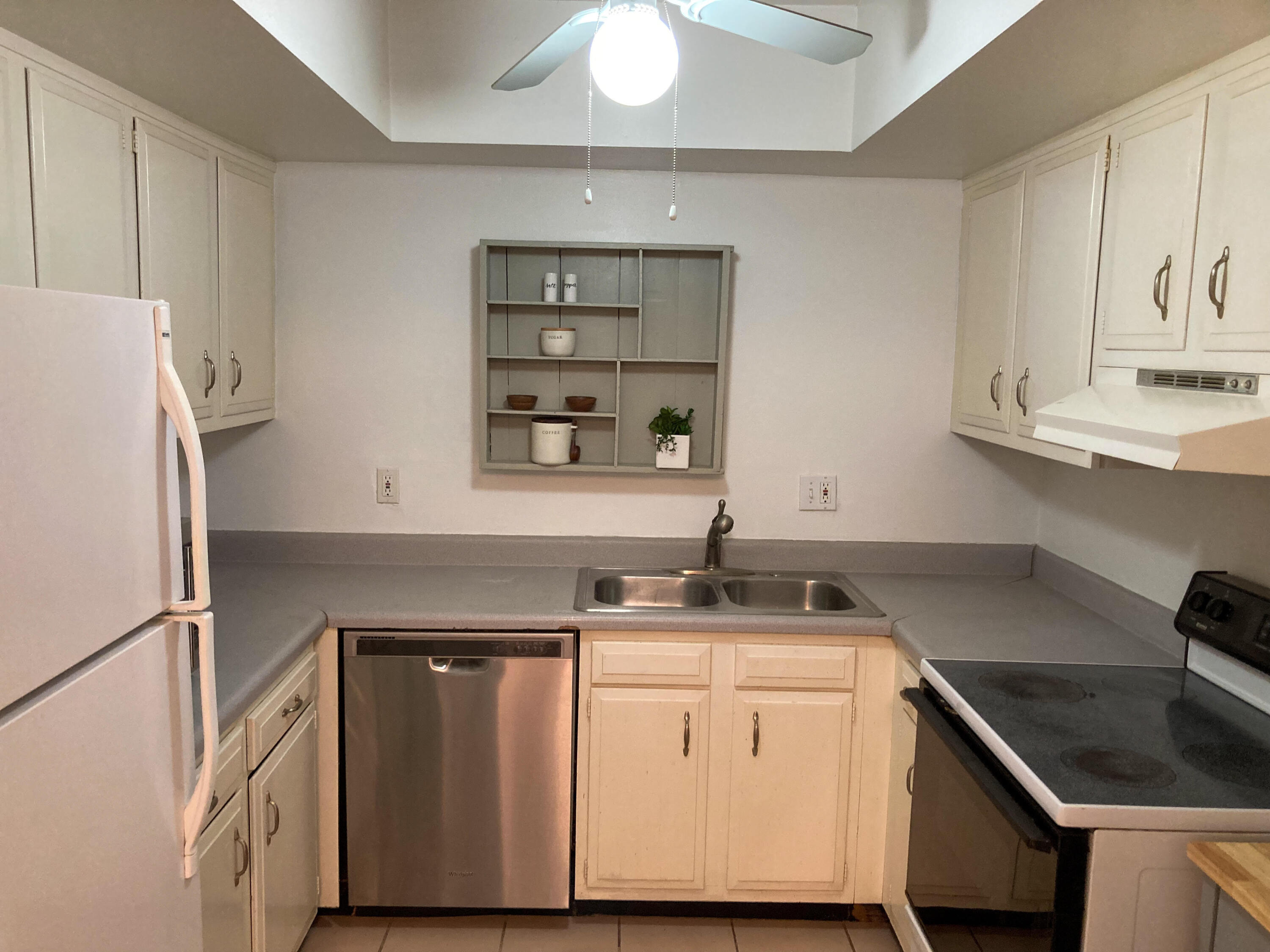 665 Enfield Street, Unit B17 Boca Raton, FL 33487 - Photo 9 of 18 Kitchen