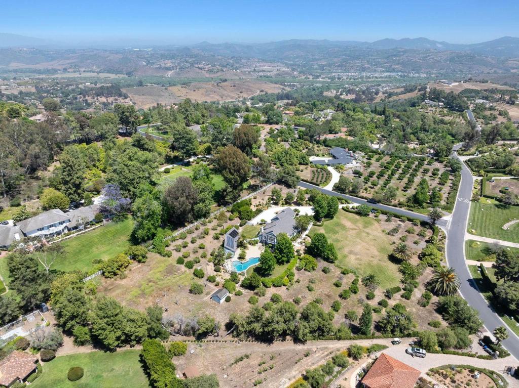 18 Gateview Drive Fallbrook, CA 92028 - Photo 61 of 73 an aerial view of a yard