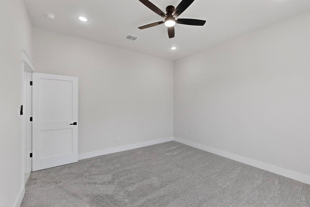 1161 Gonzollas Road Springtown, TX 76082 - Photo 29 of 40 an empty room with a ceiling fan and window