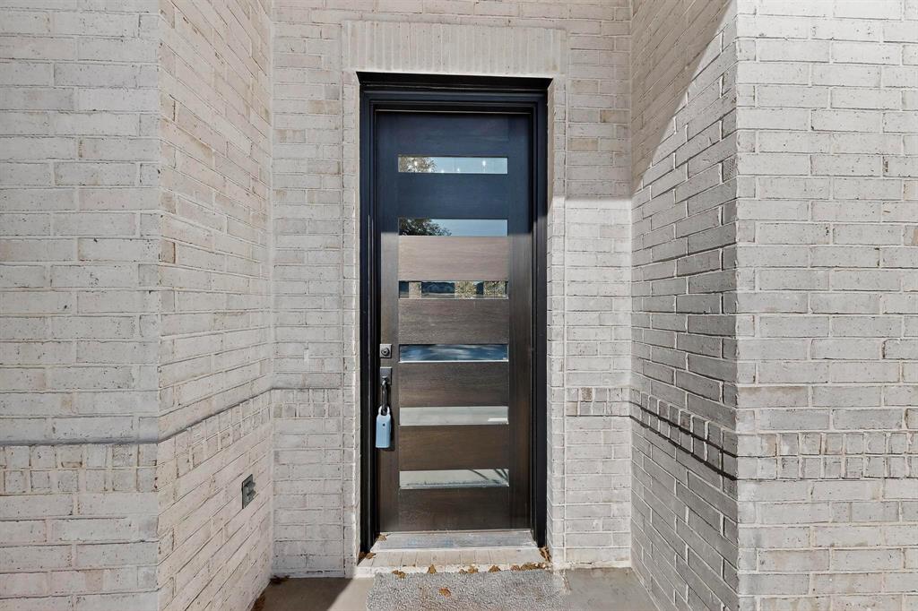 1161 Gonzollas Road Springtown, TX 76082 - Photo 4 of 40 a bathroom with a shower
