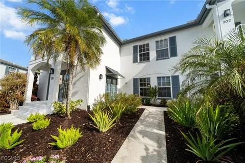 $670,000 | 871 Tanbark Drive, Unit 101, Naples, FL 34108