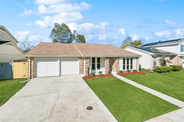 $269,900 | 3808 Glenoak Drive, Harvey, LA 70058