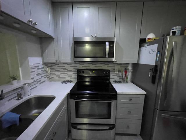 806 West 24th Street, Unit 116 Austin, TX 78705 - Photo 3 of 9 a kitchen with granite countertop a stainless steel appliances and cabinets