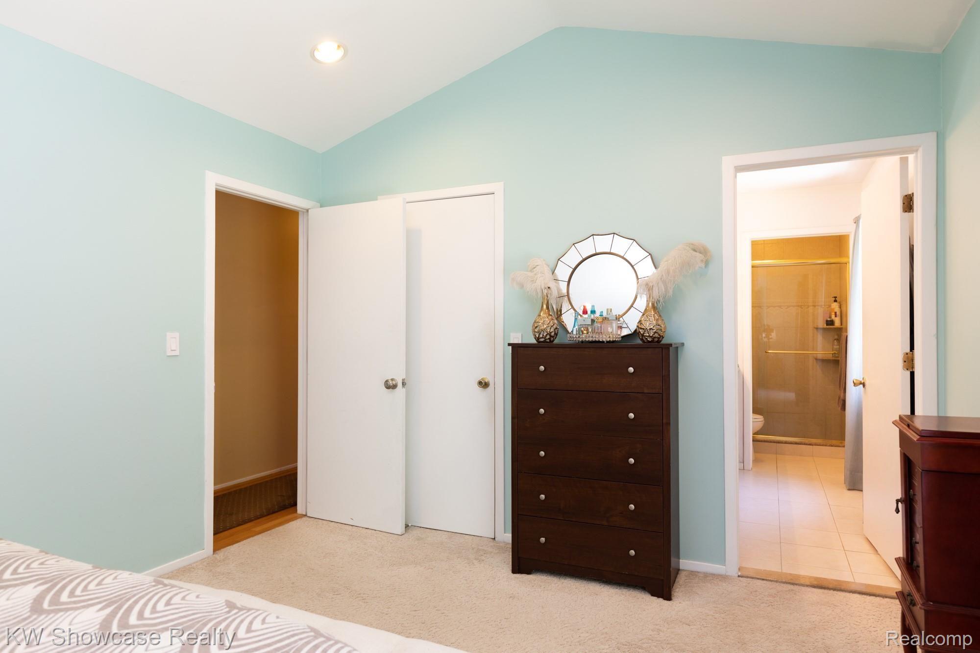 2332 Hiller Road West Bloomfield, MI 48324 - Photo 20 of 43 2332 Hiller Rd-21.jpg